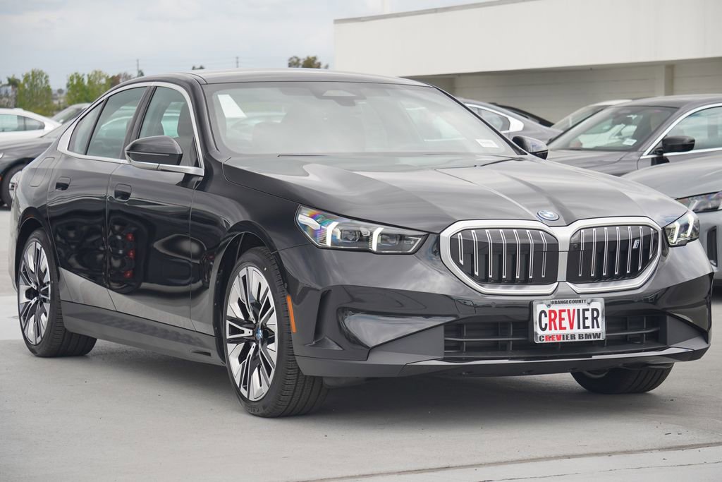 Used 2025 BMW i5 eDrive40i w/ Premium Package image 3