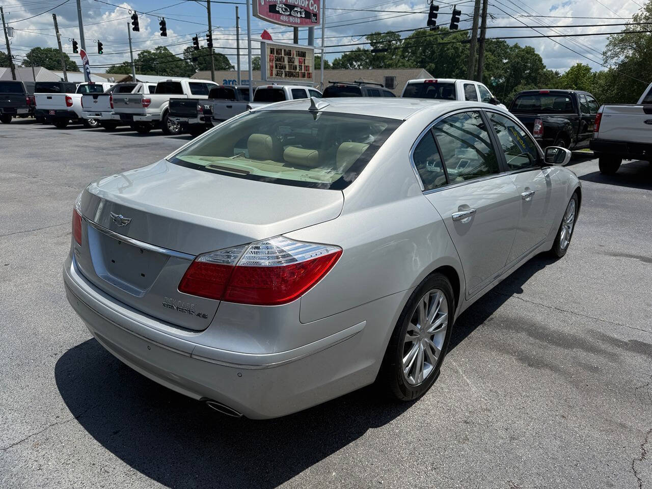 Used 2011 Hyundai Genesis 4.6 RWD image 4