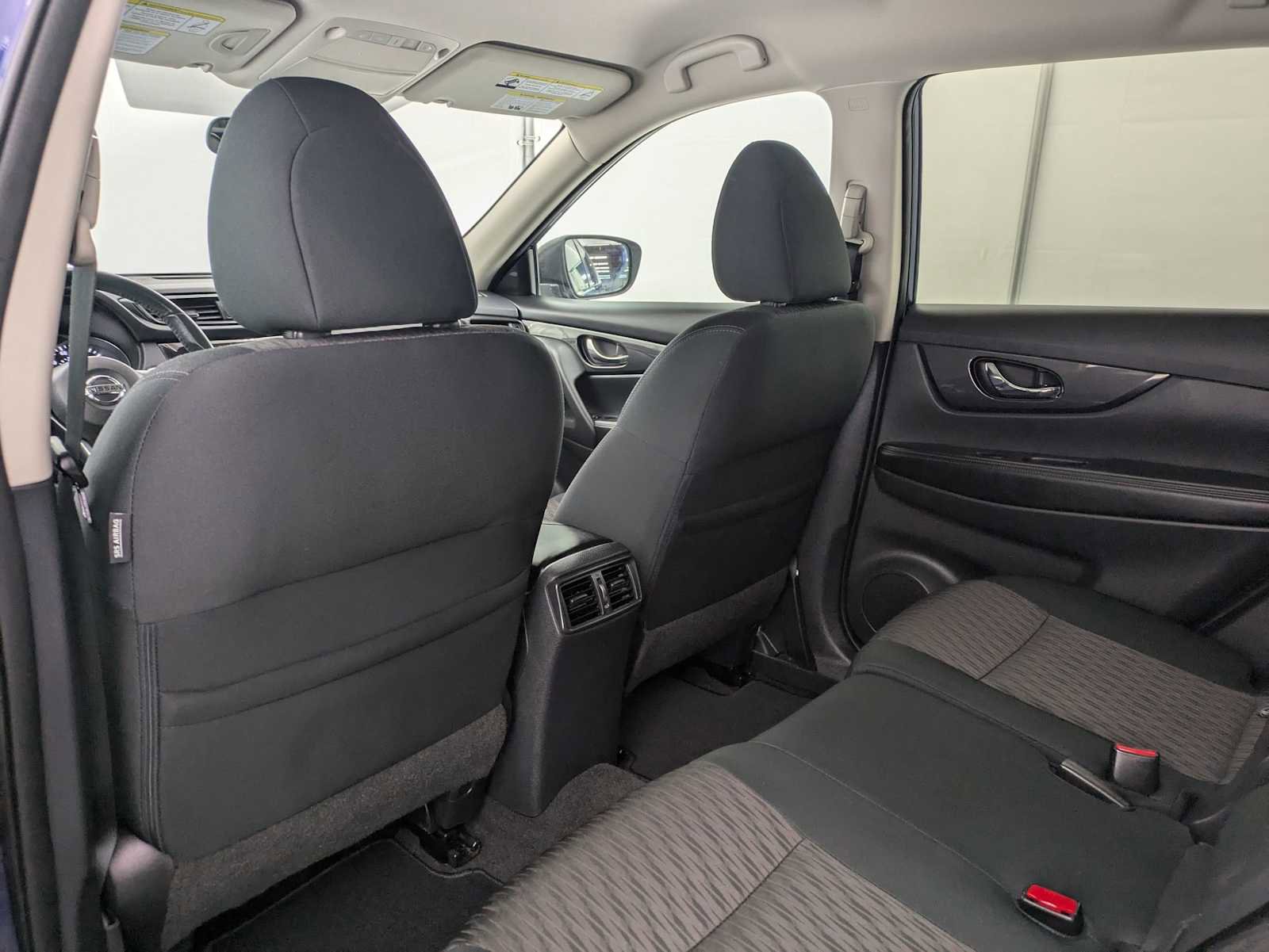 Used 2018 Nissan Rogue SV AWD/4WD image 19