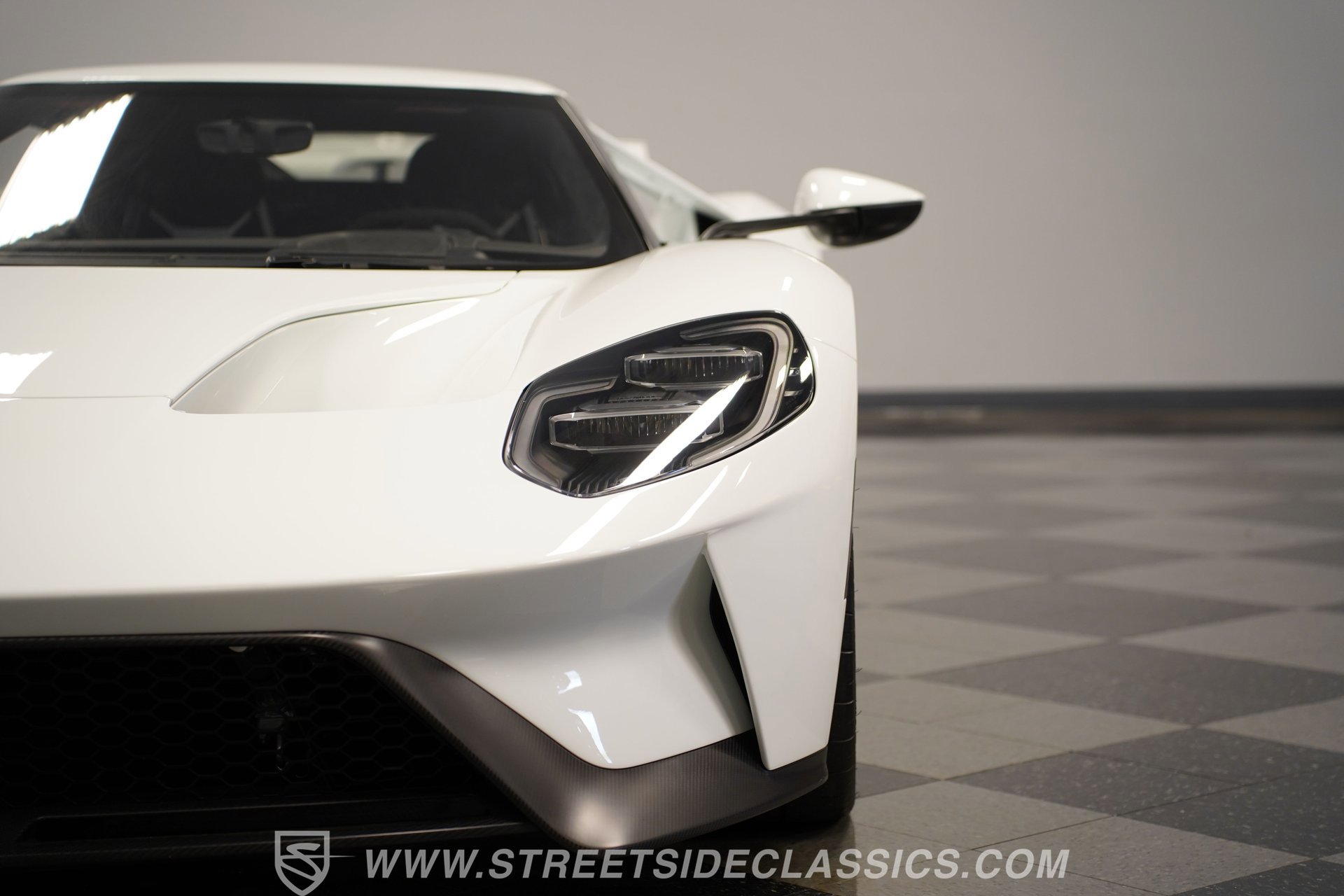 Used 2017 Ford GT RWD image 22
