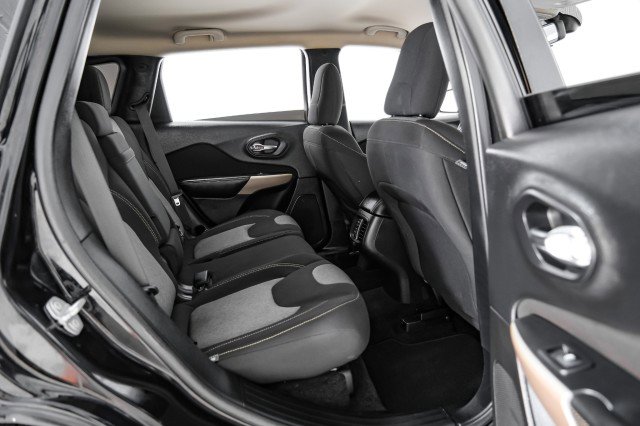 Used 2018 Jeep Cherokee Latitude image 32