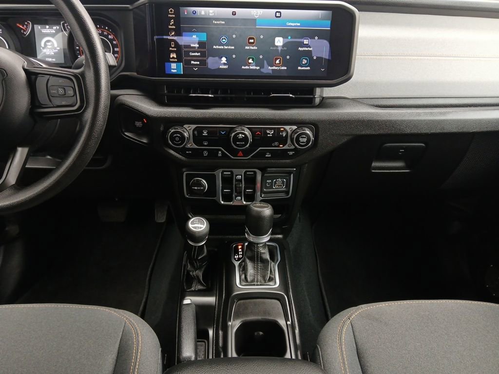 Used 2025 Jeep Gladiator Sport AWD/4WD image 3
