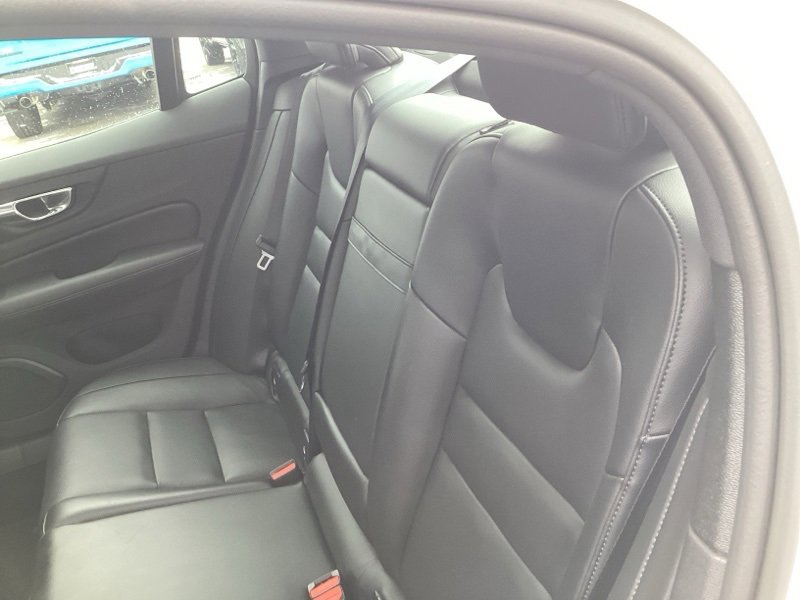 Used 2020 Volvo S60 T6 Momentum image 16