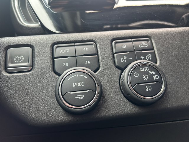Used 2024 Chevrolet Silverado 1500 LT Trail Boss w/ Convenience Package II AWD/4WD image 28