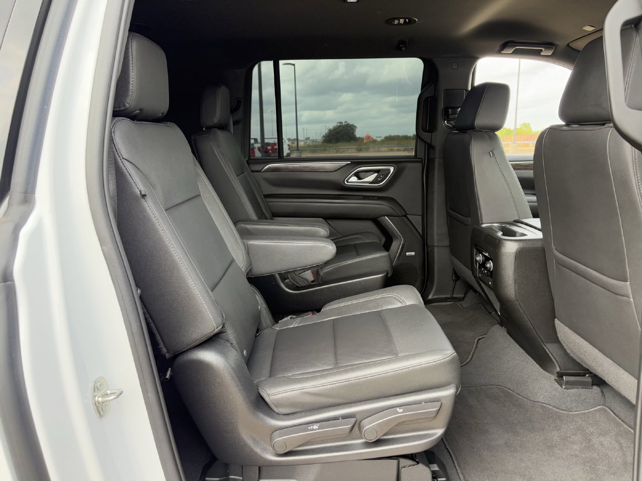 Used 2023 Chevrolet Suburban Z71 AWD/4WD image 30