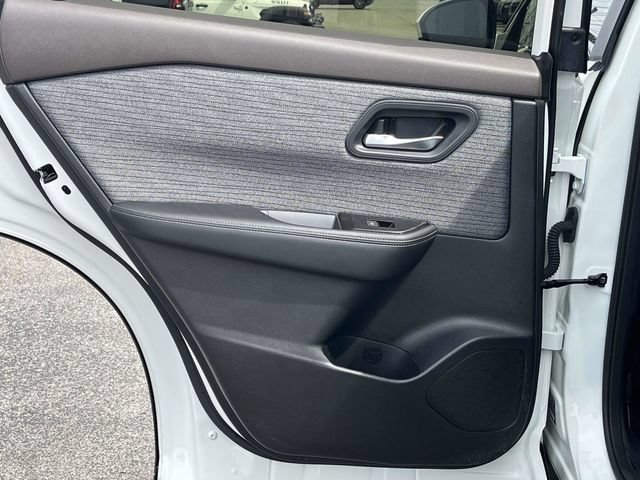Used 2023 Nissan Rogue SV FWD image 16