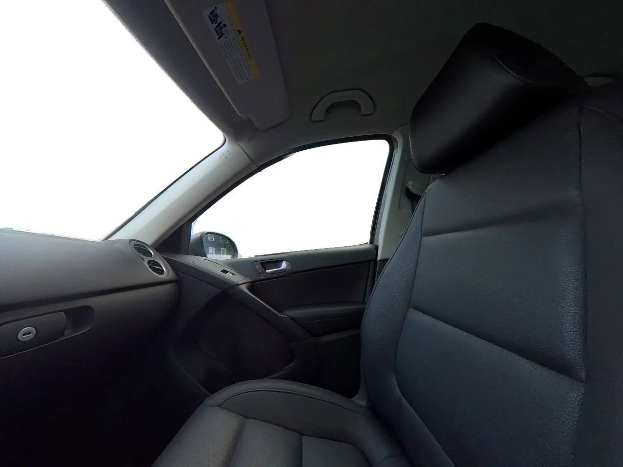 Used 2012 Volkswagen Tiguan S image 25