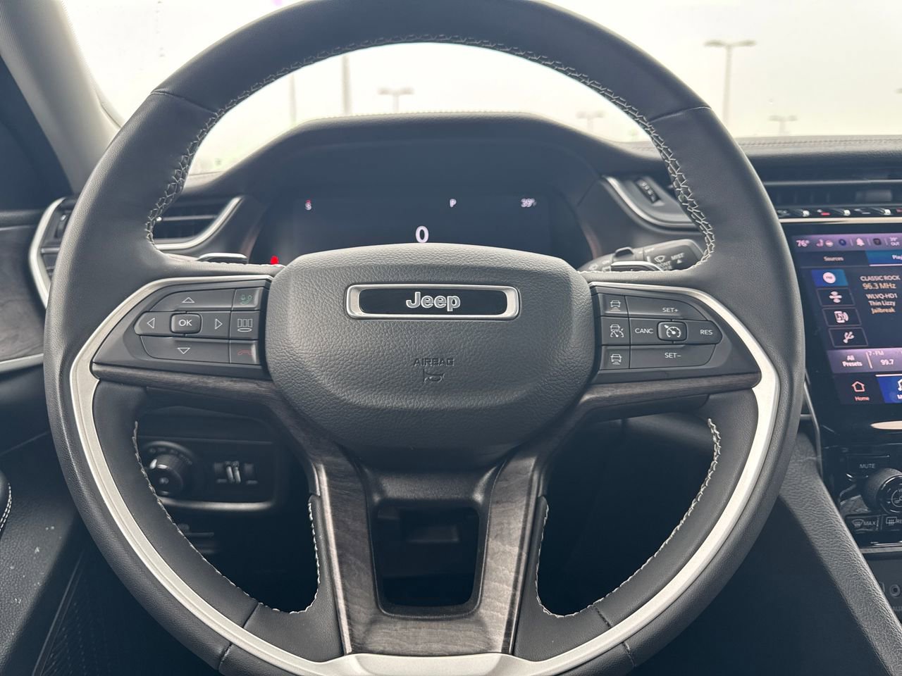 Used 2023 Jeep Grand Cherokee L Limited image 17