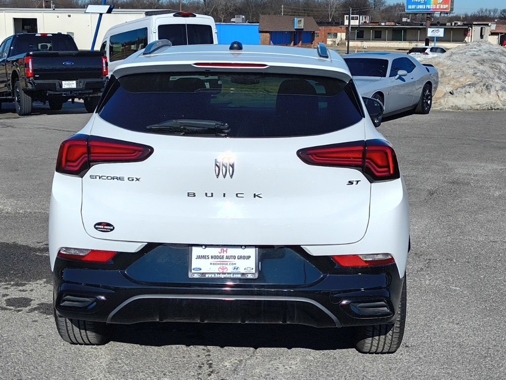 Used 2024 Buick Encore GX Sport Touring image 4