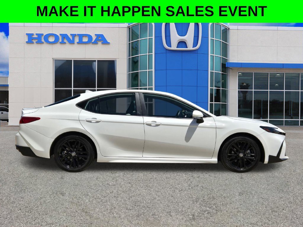 Used 2025 Toyota Camry SE FWD image 2