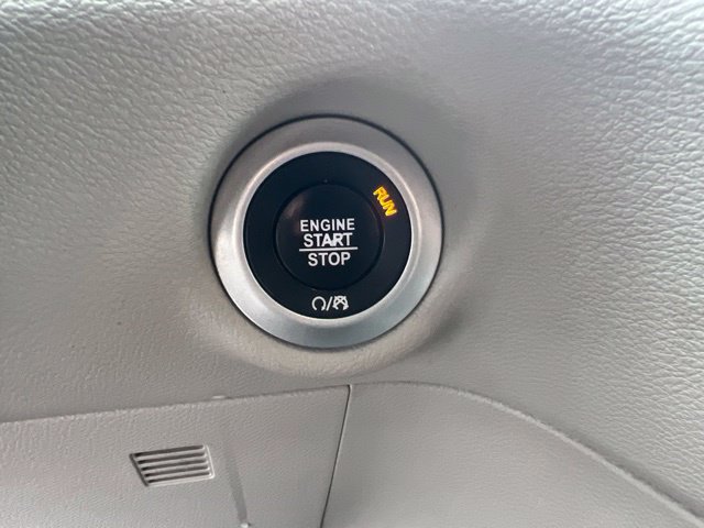 Used 2018 Chrysler Pacifica Touring-L w/ Tire & Wheel Group FWD image 17