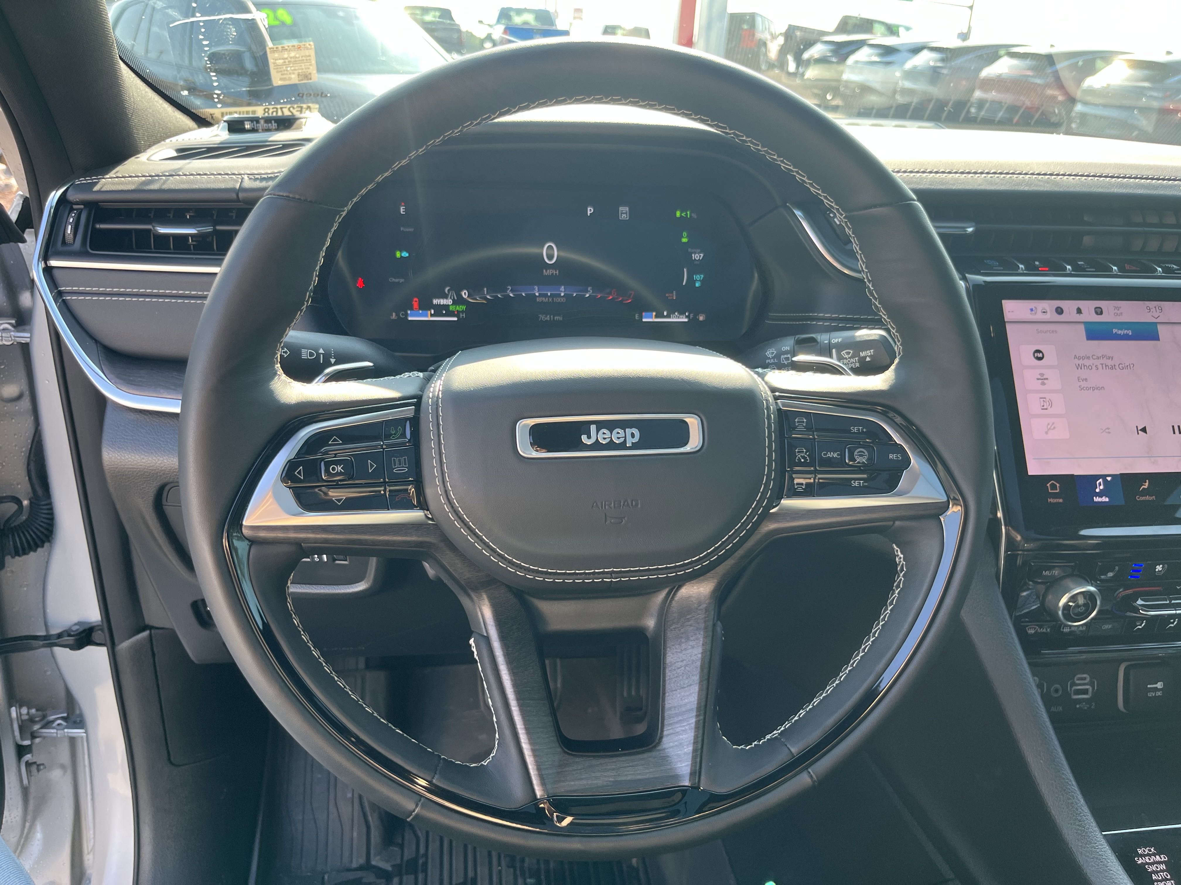 Used 2024 Jeep Grand Cherokee Overland w/ Advanced Protech Group III image 20