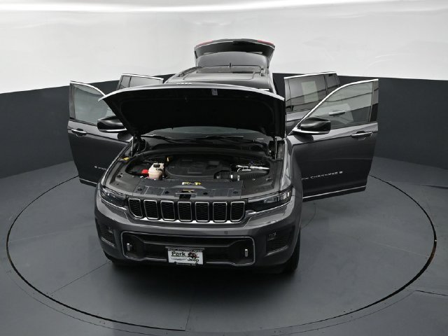 Used 2023 Jeep Grand Cherokee Overland AWD/4WD image 25