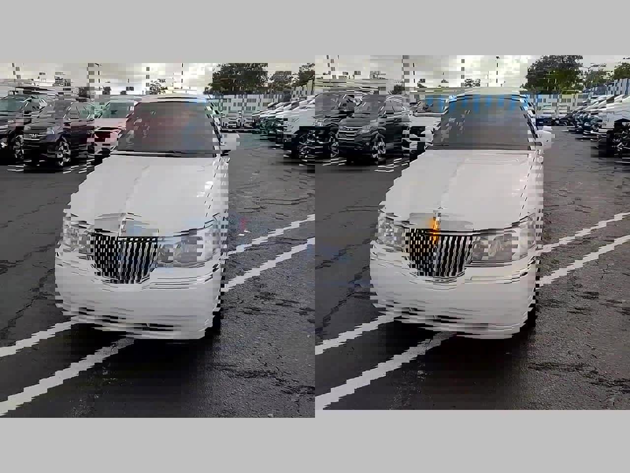 Used 2001 Lincoln Town Car Executive image 33