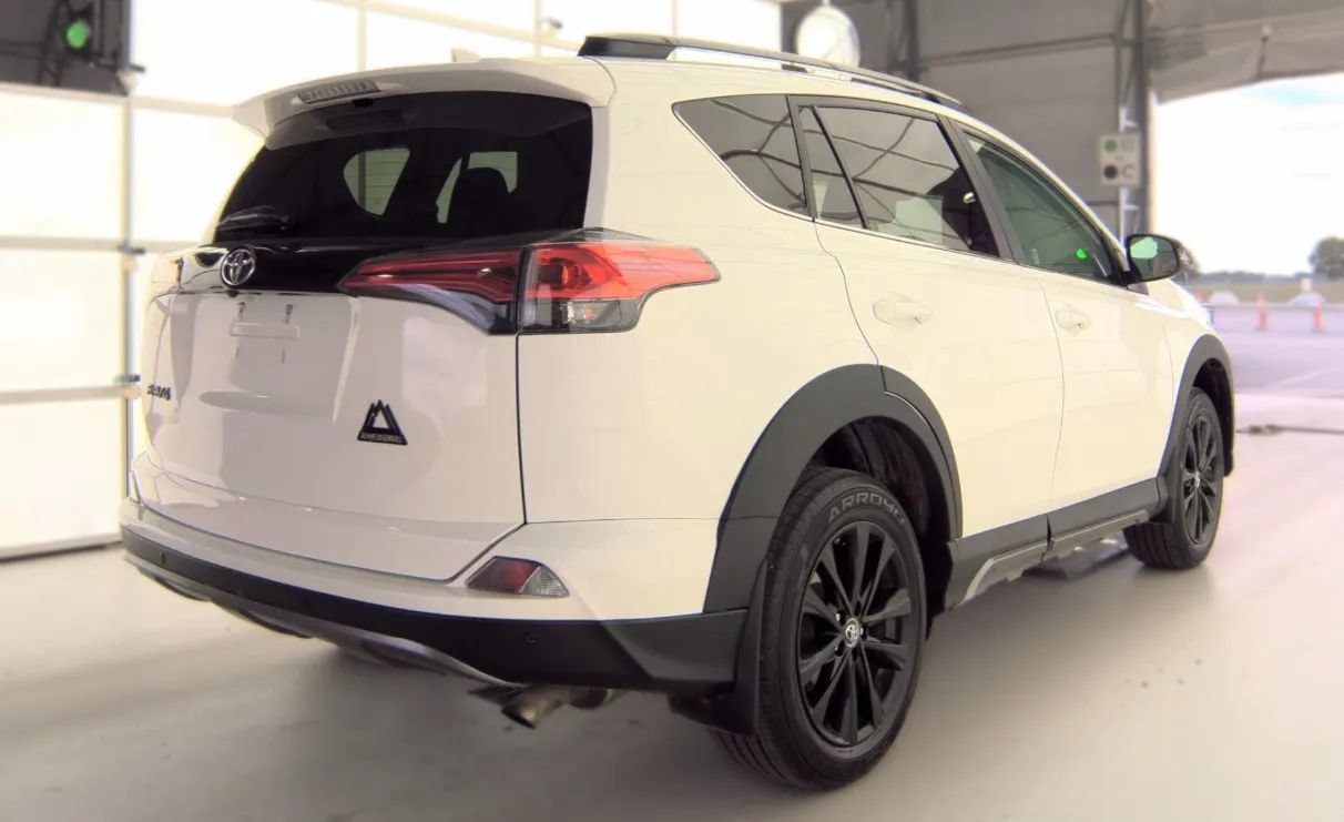Used 2018 Toyota RAV4 Adventure AWD/4WD image 3
