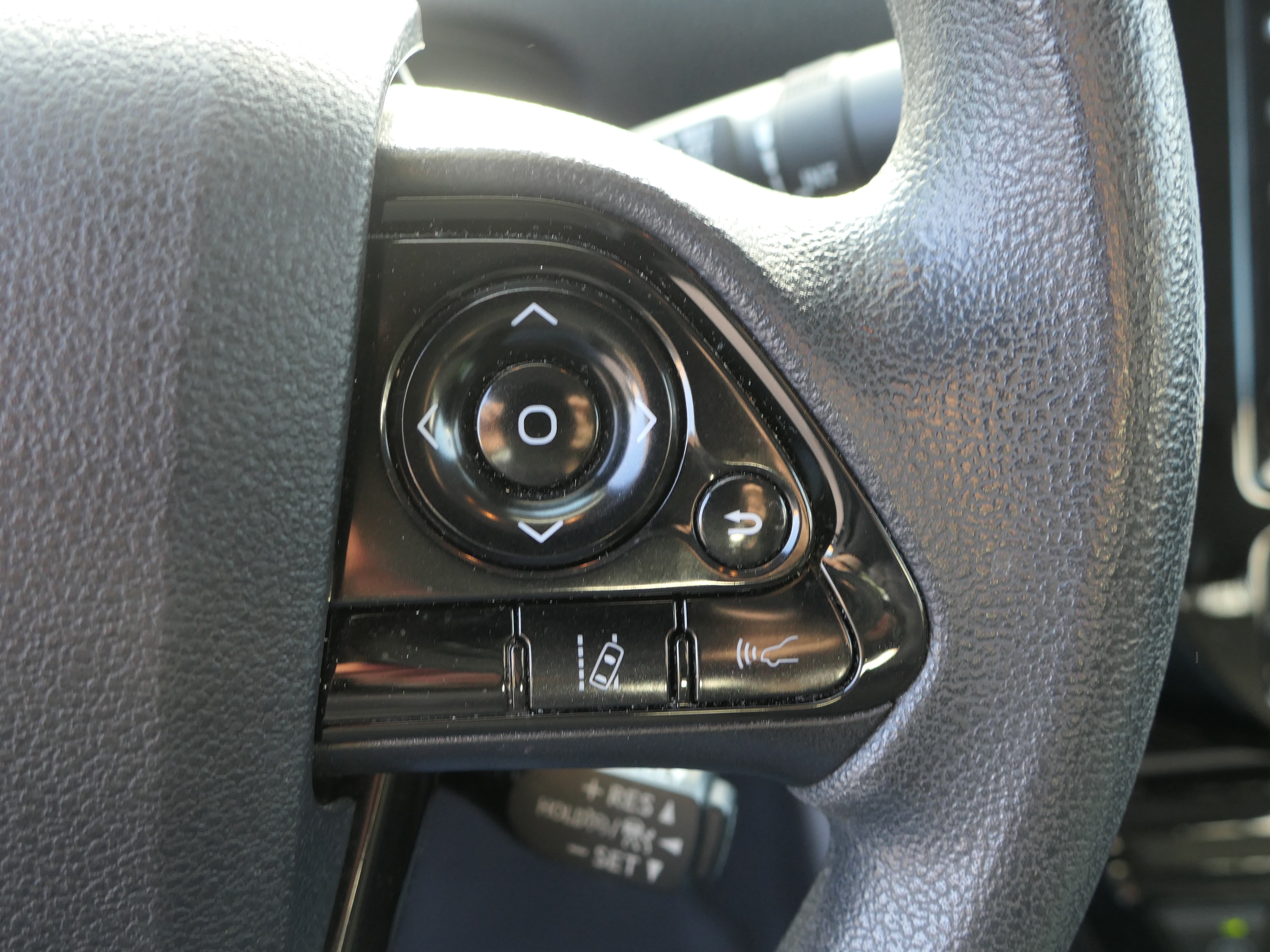 Used 2022 Toyota Prius L Eco FWD image 14