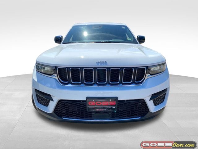 New 2026 Jeep Grand Cherokee Laredo X AWD/4WD image 2