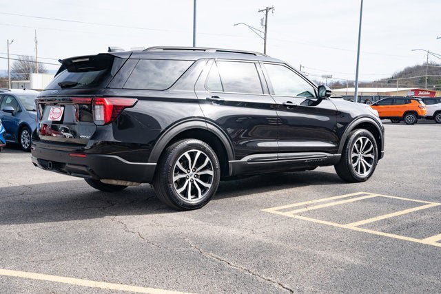 Used 2025 Ford Explorer ST-Line AWD/4WD image 5
