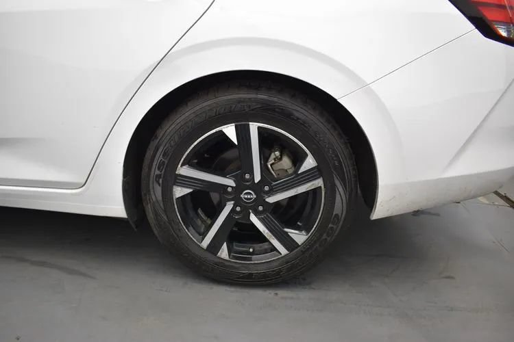 Used 2024 Nissan Sentra SV FWD image 34