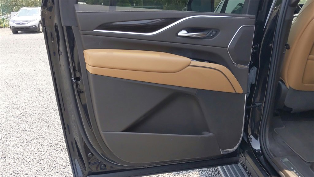 Used 2022 Cadillac Escalade ESV Premium Luxury w/ Performance Package image 19