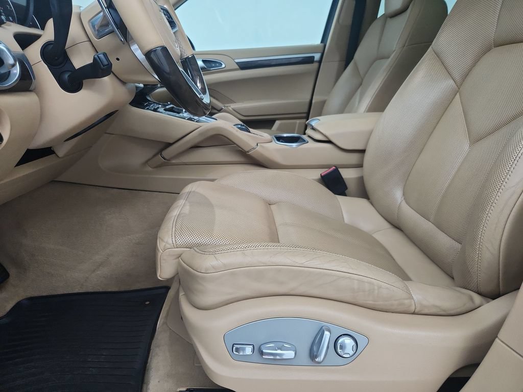 Used 2016 Porsche Cayenne AWD/4WD image 13