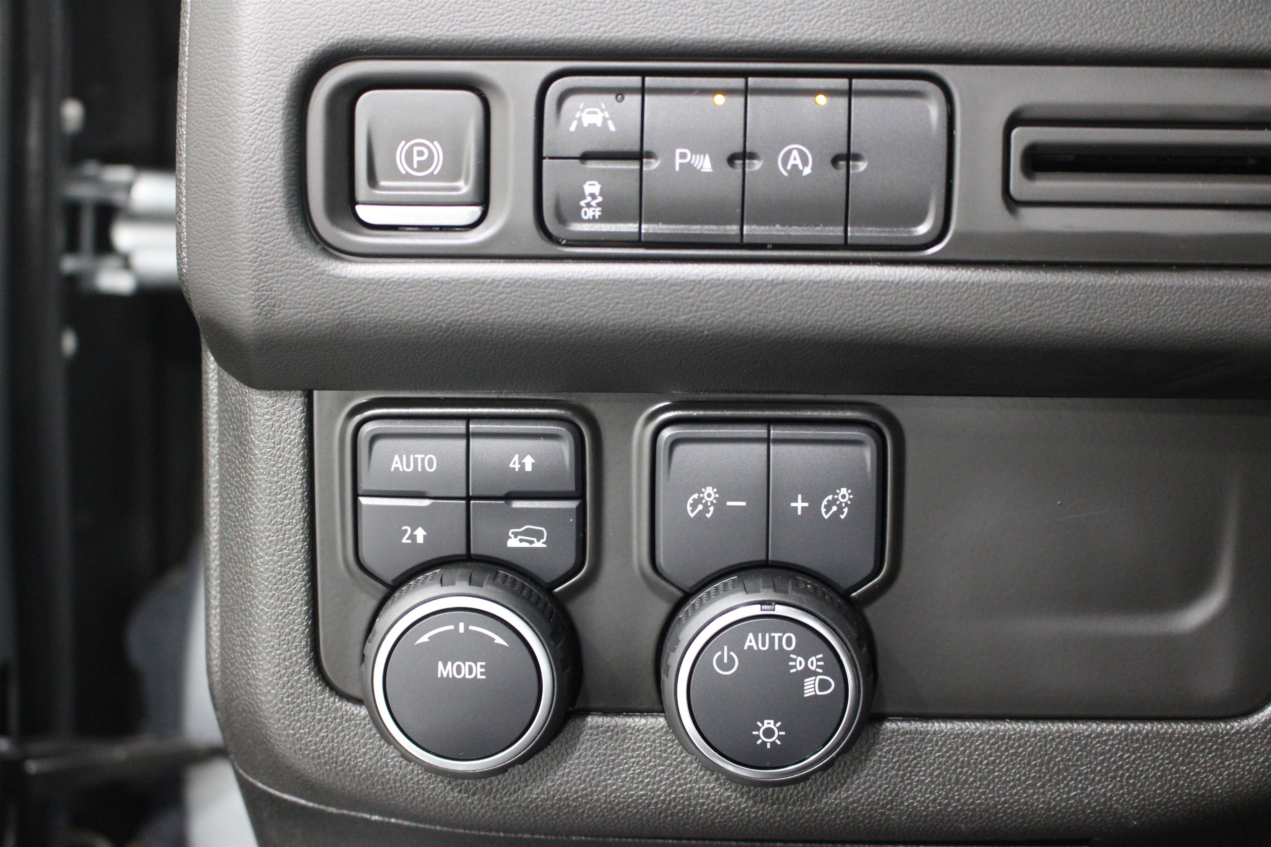 Used 2023 Chevrolet Suburban LS image 9