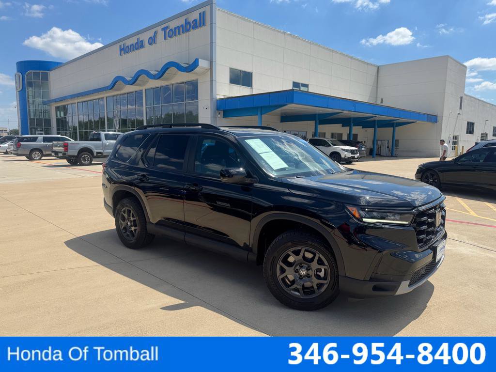 Used 2025 Honda Pilot TrailSport image 1