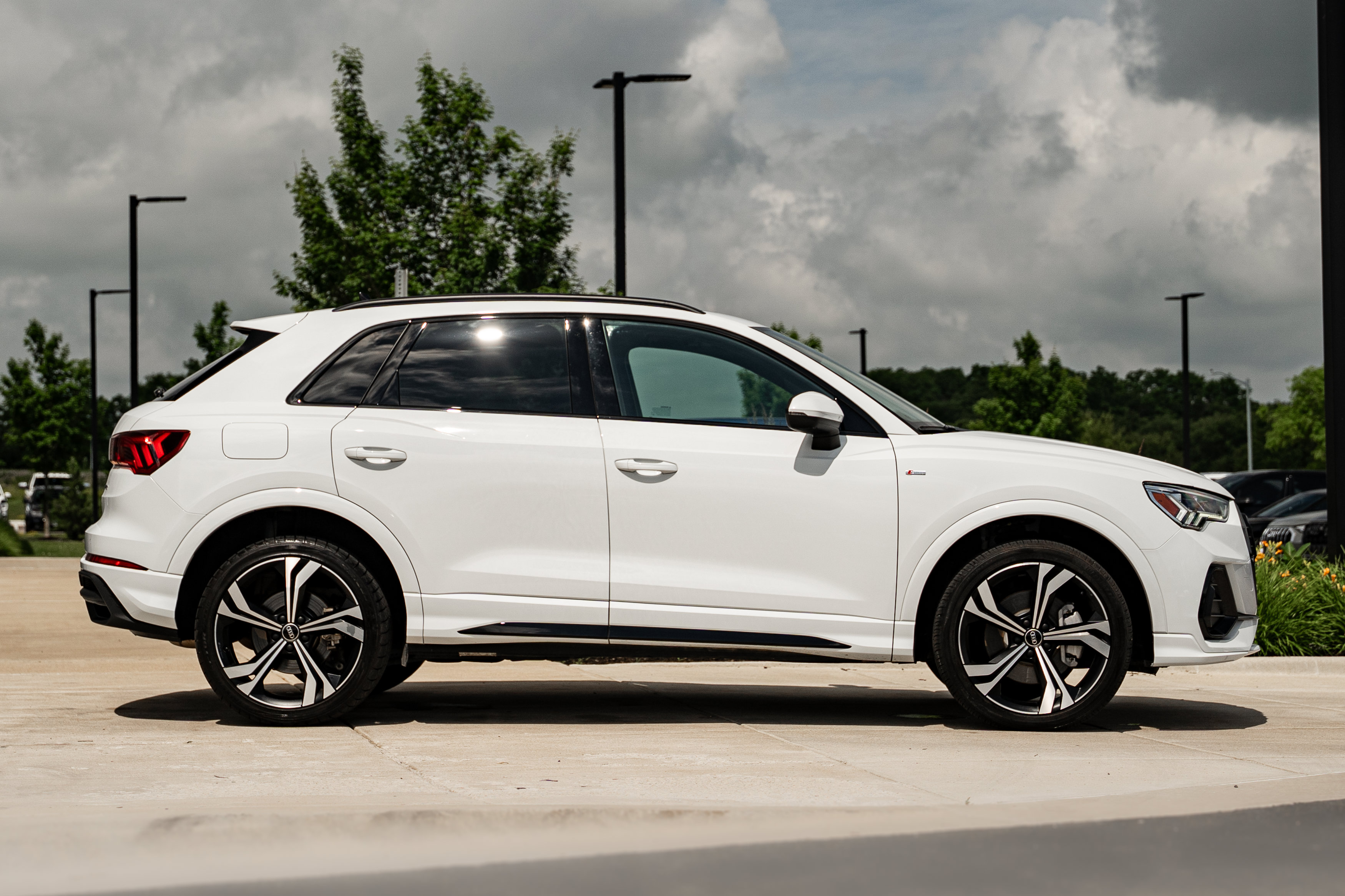 Certified 2023 Audi Q3 2.0T Premium Plus w/ Premium Plus Package AWD/4WD image 3