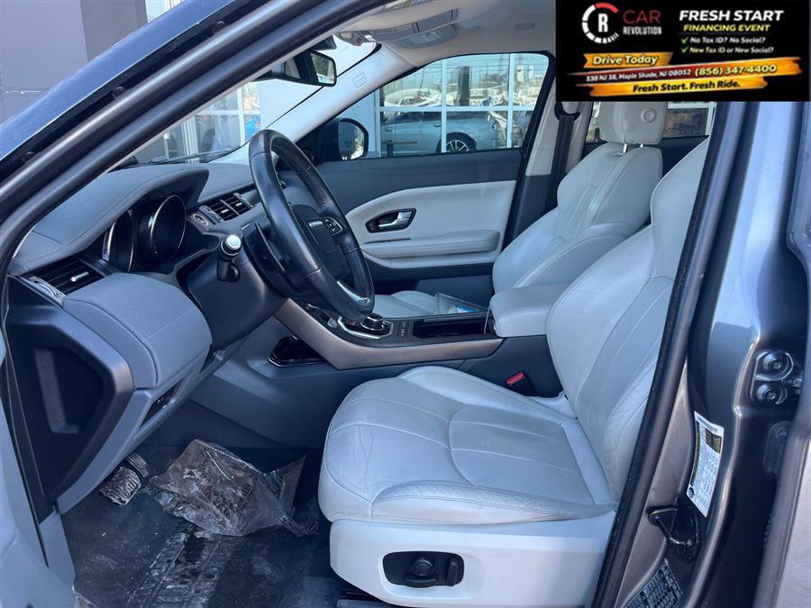 Used 2019 Land Rover Range Rover Evoque SE image 11