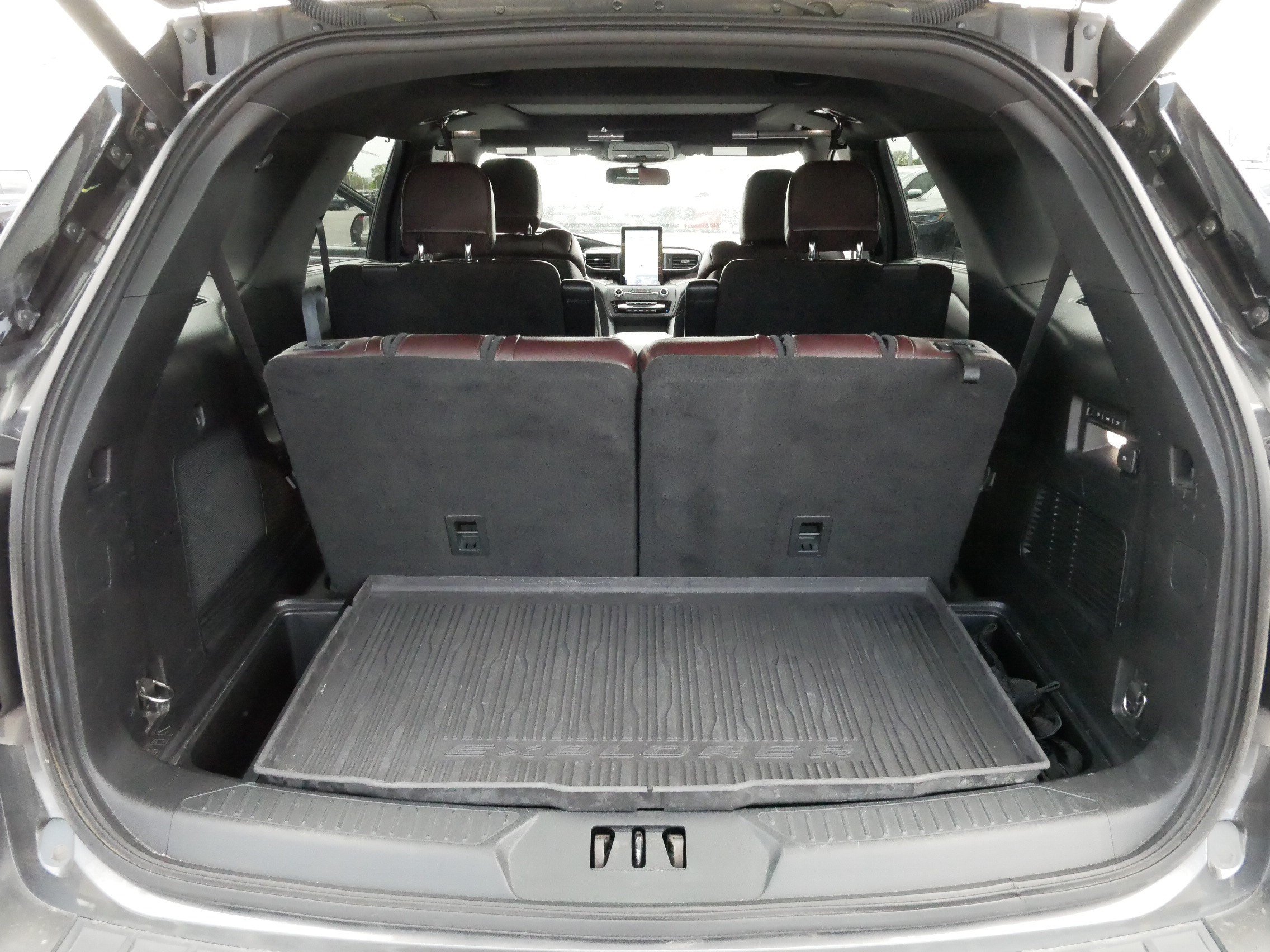 Used 2020 Ford Explorer Platinum w/ Premium Technology Package AWD/4WD image 18