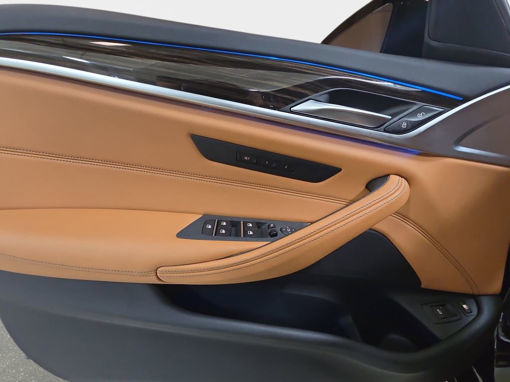 Used 2023 BMW 530e w/ Convenience Package image 26