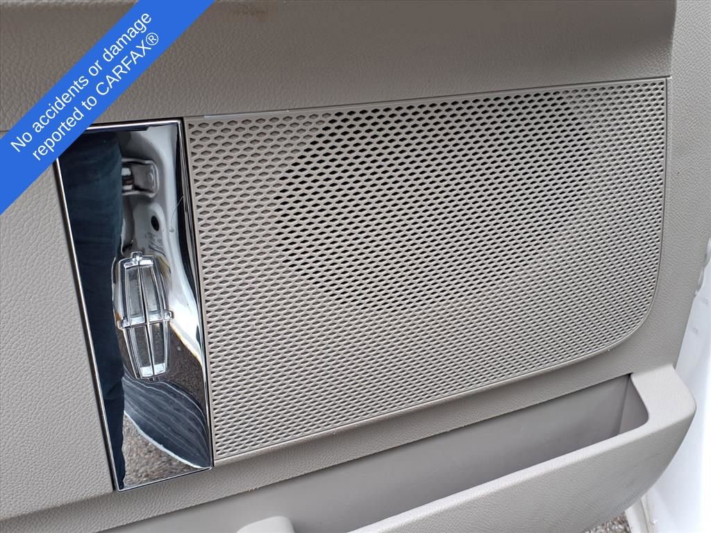 Used 2014 Lincoln Navigator Base image 17