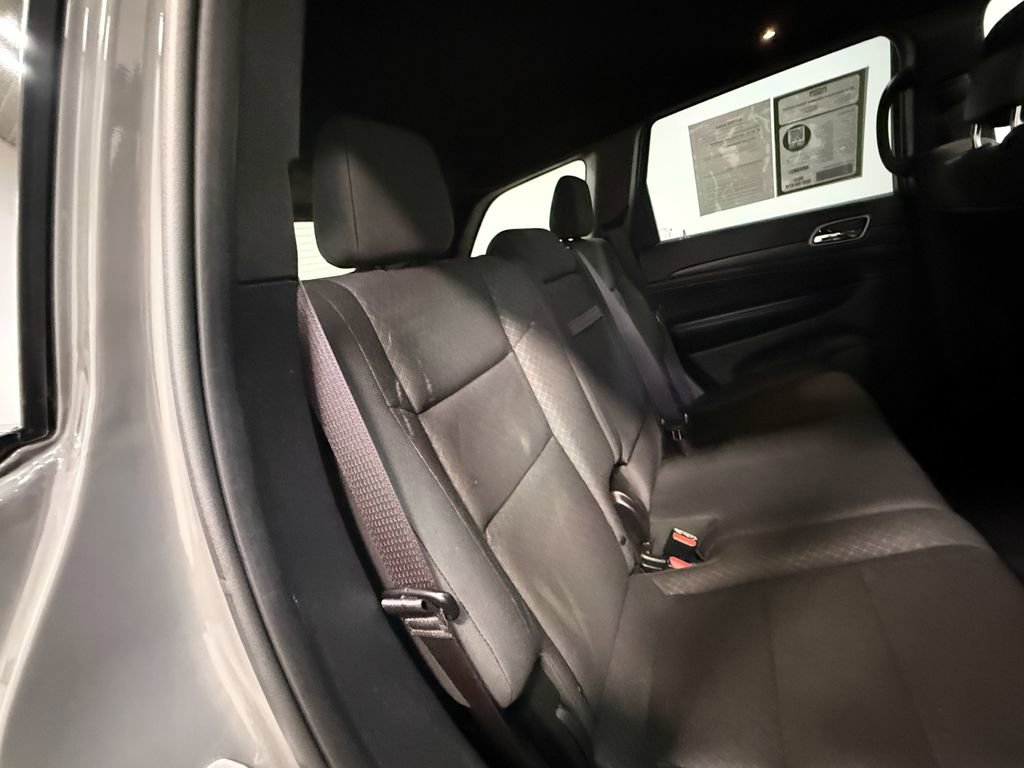 Used 2019 Jeep Grand Cherokee Laredo AWD/4WD image 67
