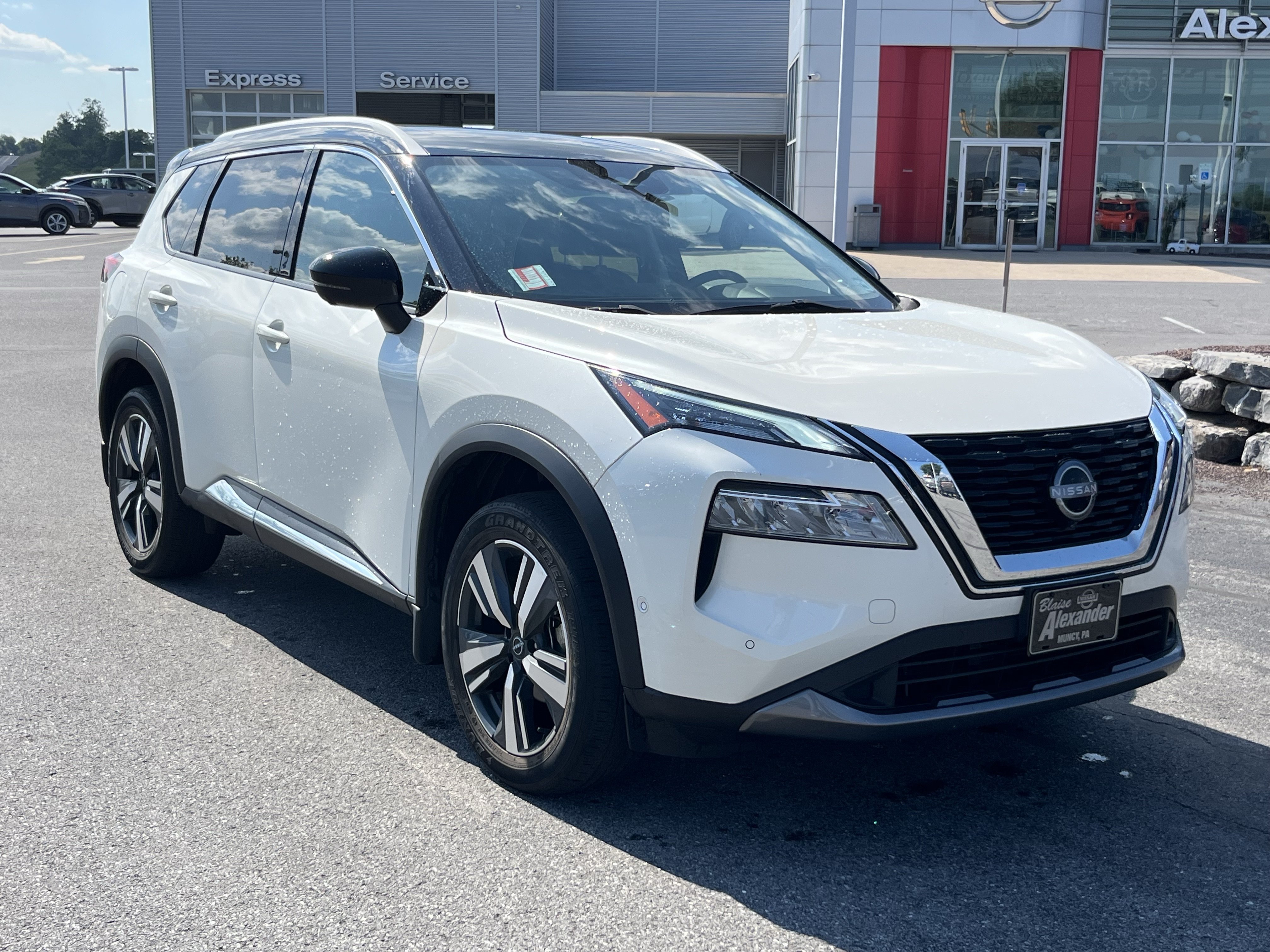 Used 2023 Nissan Rogue SL w/ SL Premium Package