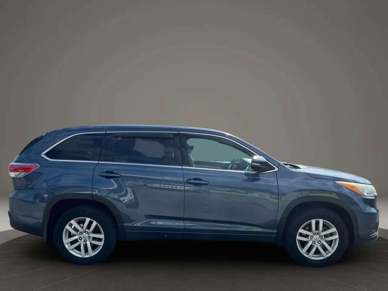 Used 2015 Toyota Highlander LE FWD image 8