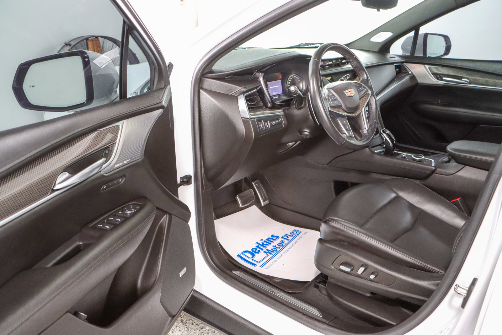 Used 2023 Cadillac XT5 Sportv image 3