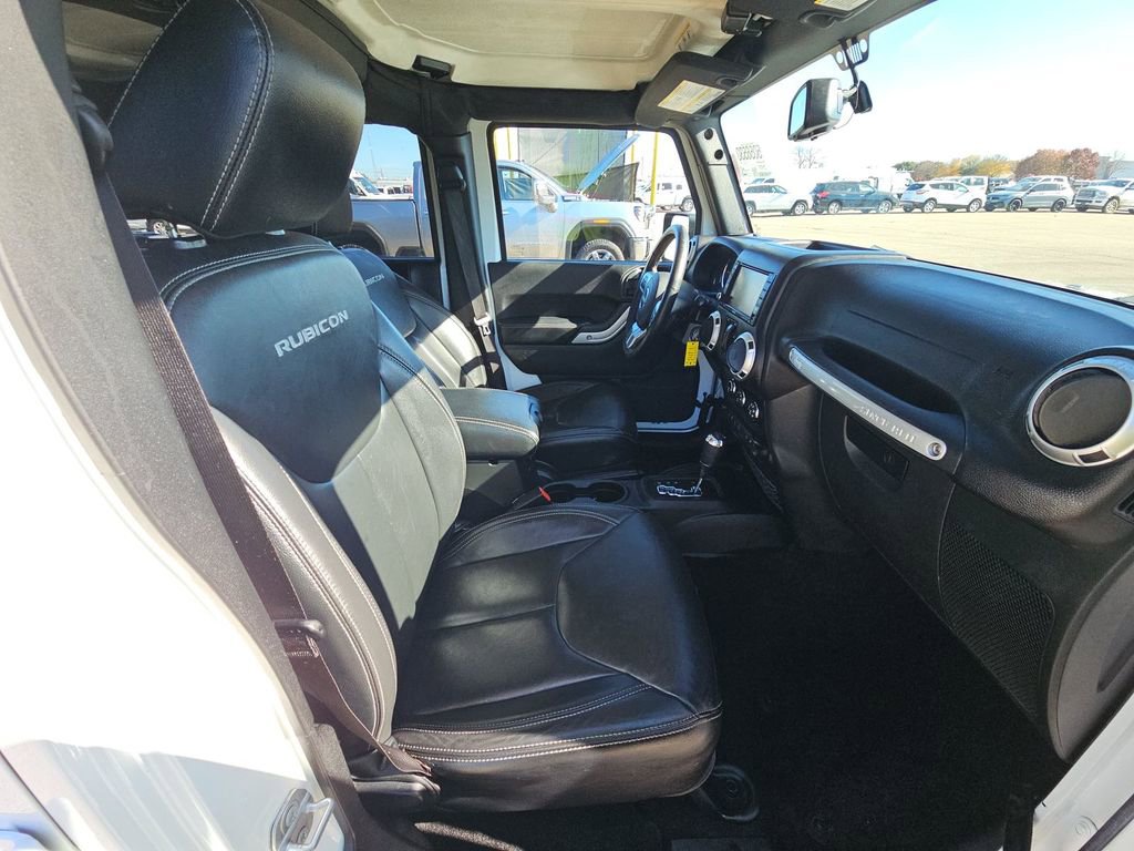Used 2016 Jeep Wrangler Unlimited Rubicon image 15