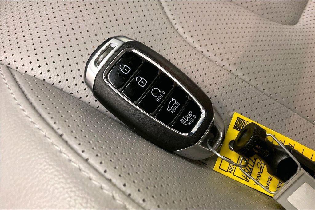 Used 2023 Hyundai Elantra Limited FWD image 8