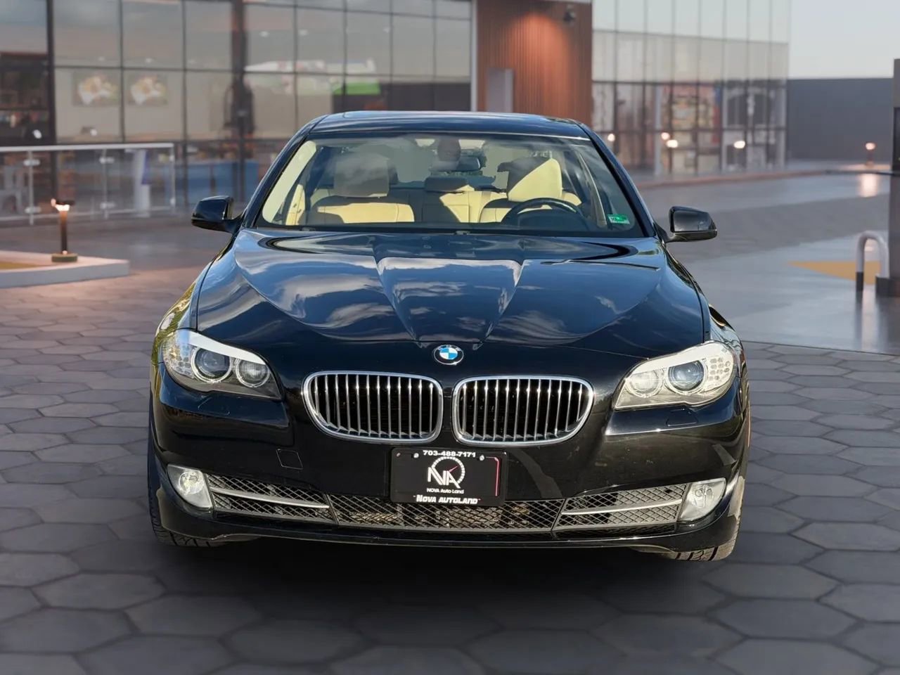 Used 2011 BMW 535i xDrive Sedan image 4
