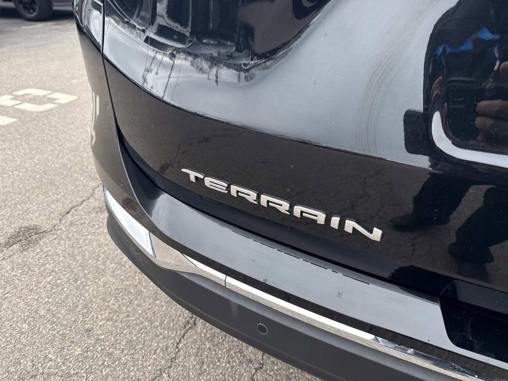 Used 2024 GMC Terrain SLT w/ Infotainment Package II image 5