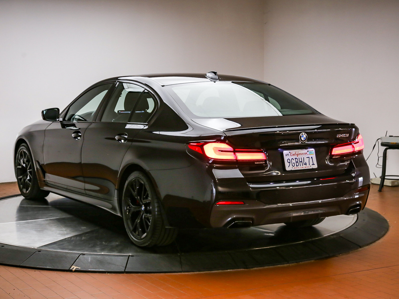 Used 2023 BMW 540i w/ M Sport Package RWD image 4