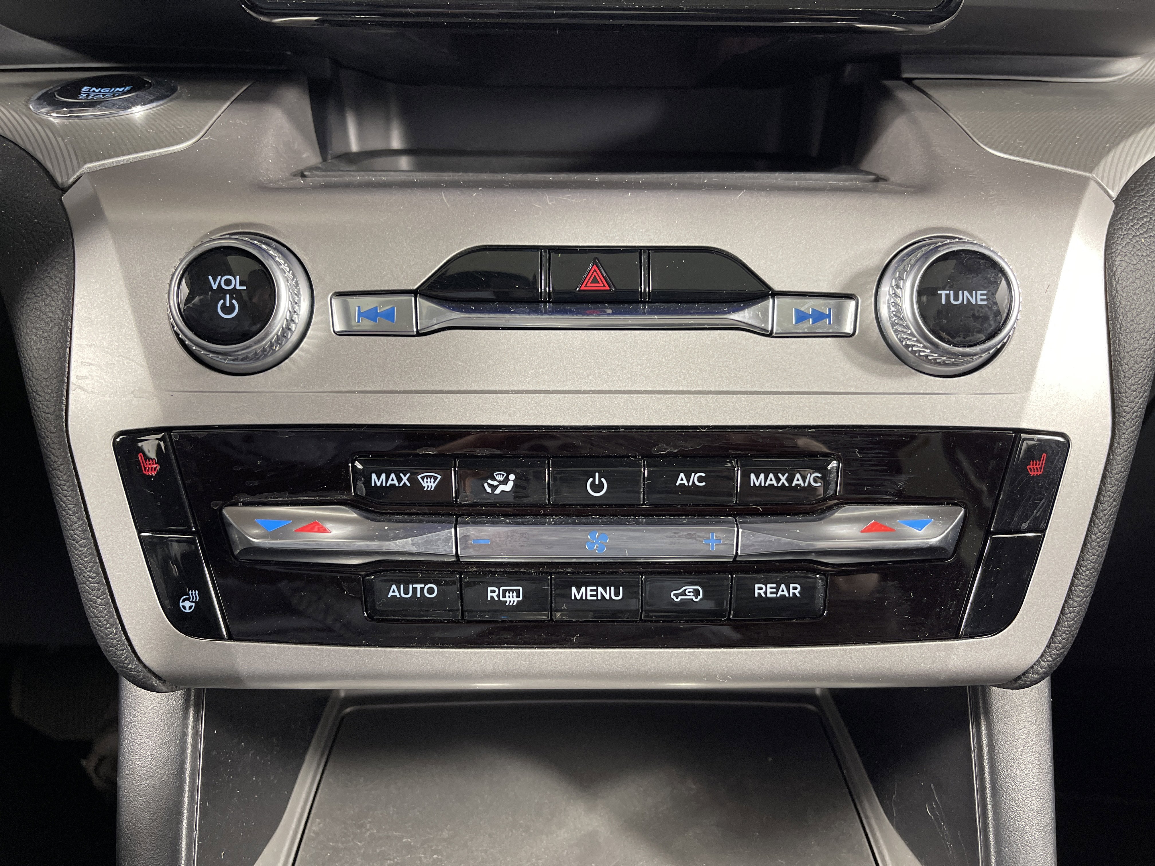 Used 2022 Ford Explorer XLT w/ Equipment Group 202A image 27