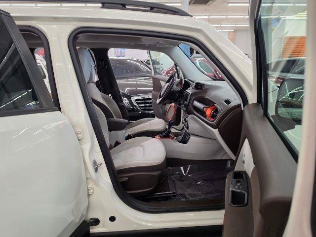 Used 2016 Jeep Renegade Latitude FWD image 10