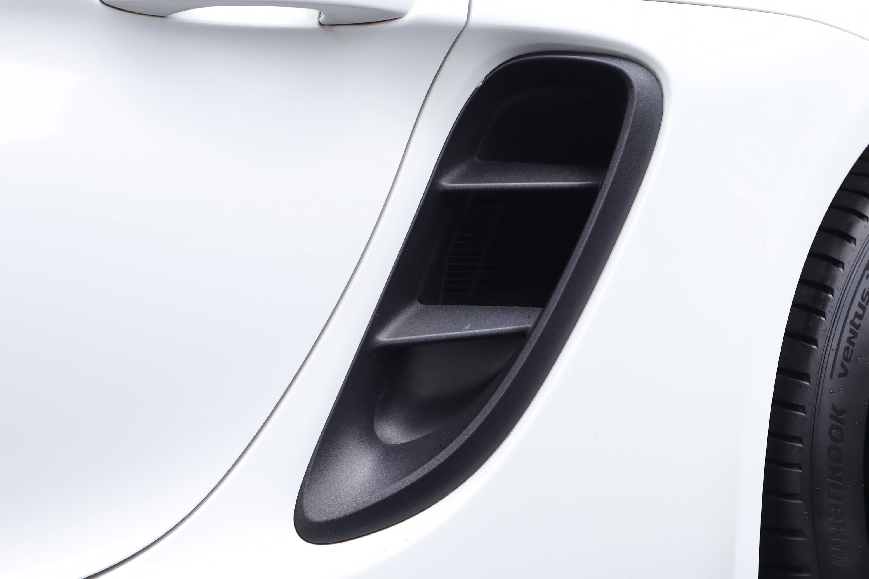 Used 2018 Porsche 718 Cayman RWD image 34
