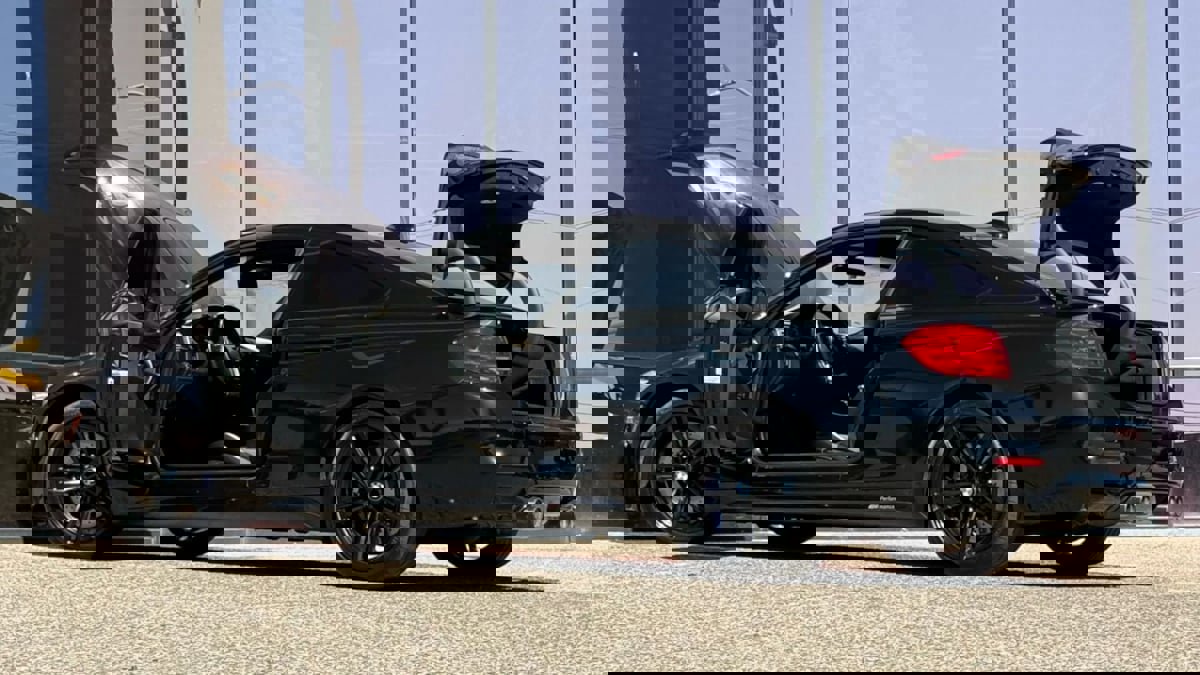 Used 2017 BMW M4 Coupe image 30