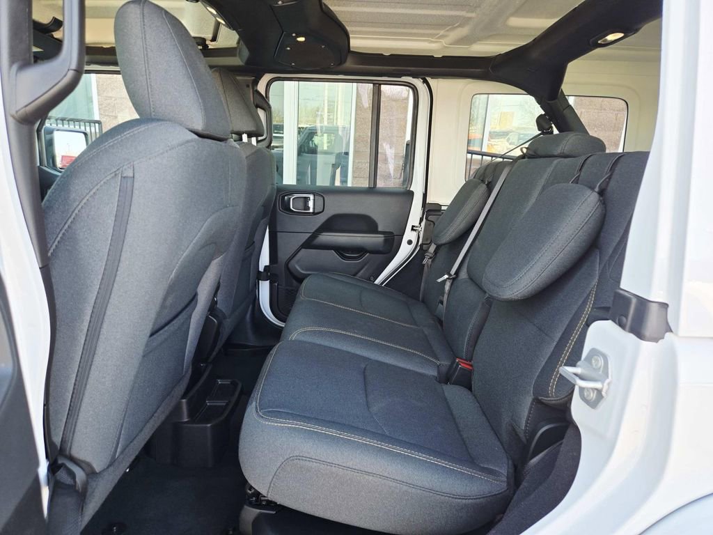 Used 2025 Jeep Wrangler Unlimited Sahara image 12