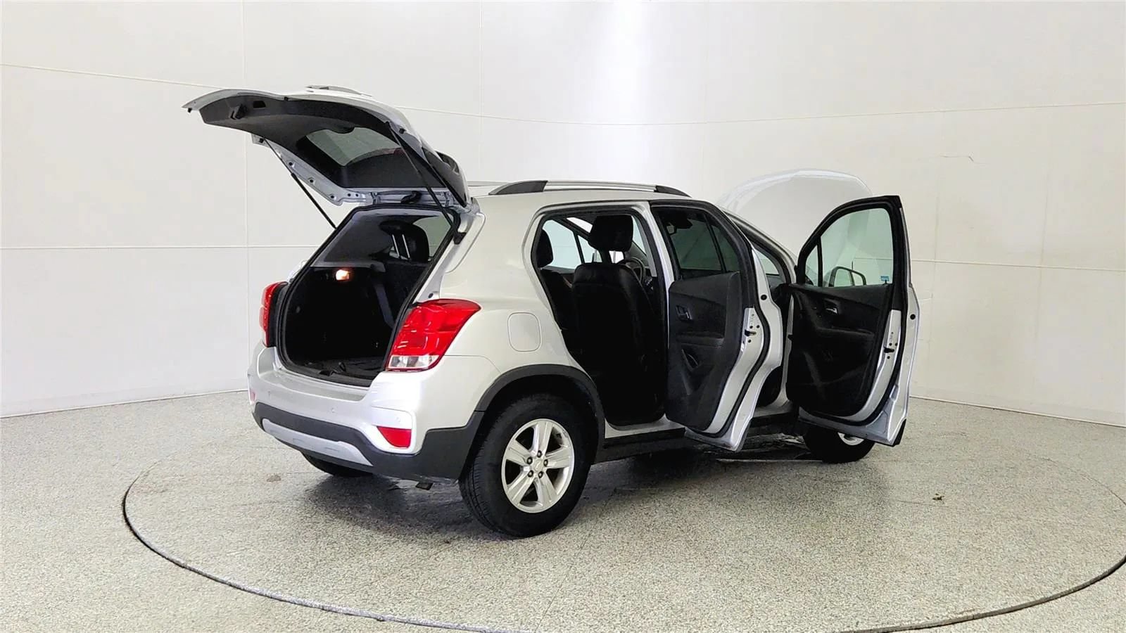 Used 2019 Chevrolet Trax LT w/ Driver Confidence Package FWD image 12