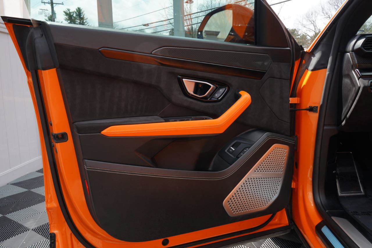 Used 2022 Lamborghini Urus AWD/4WD image 16