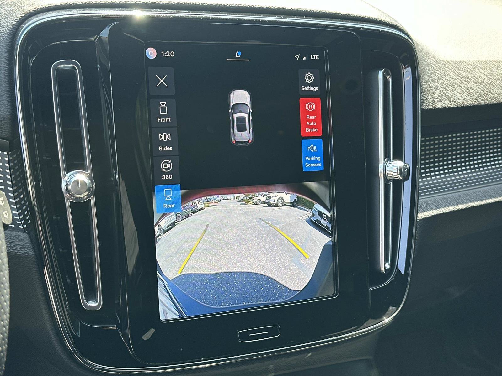 Certified 2021 Volvo XC40 P8 Recharge w/ Advanced Package image 13