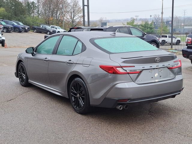 Used 2025 Toyota Camry SE image 3